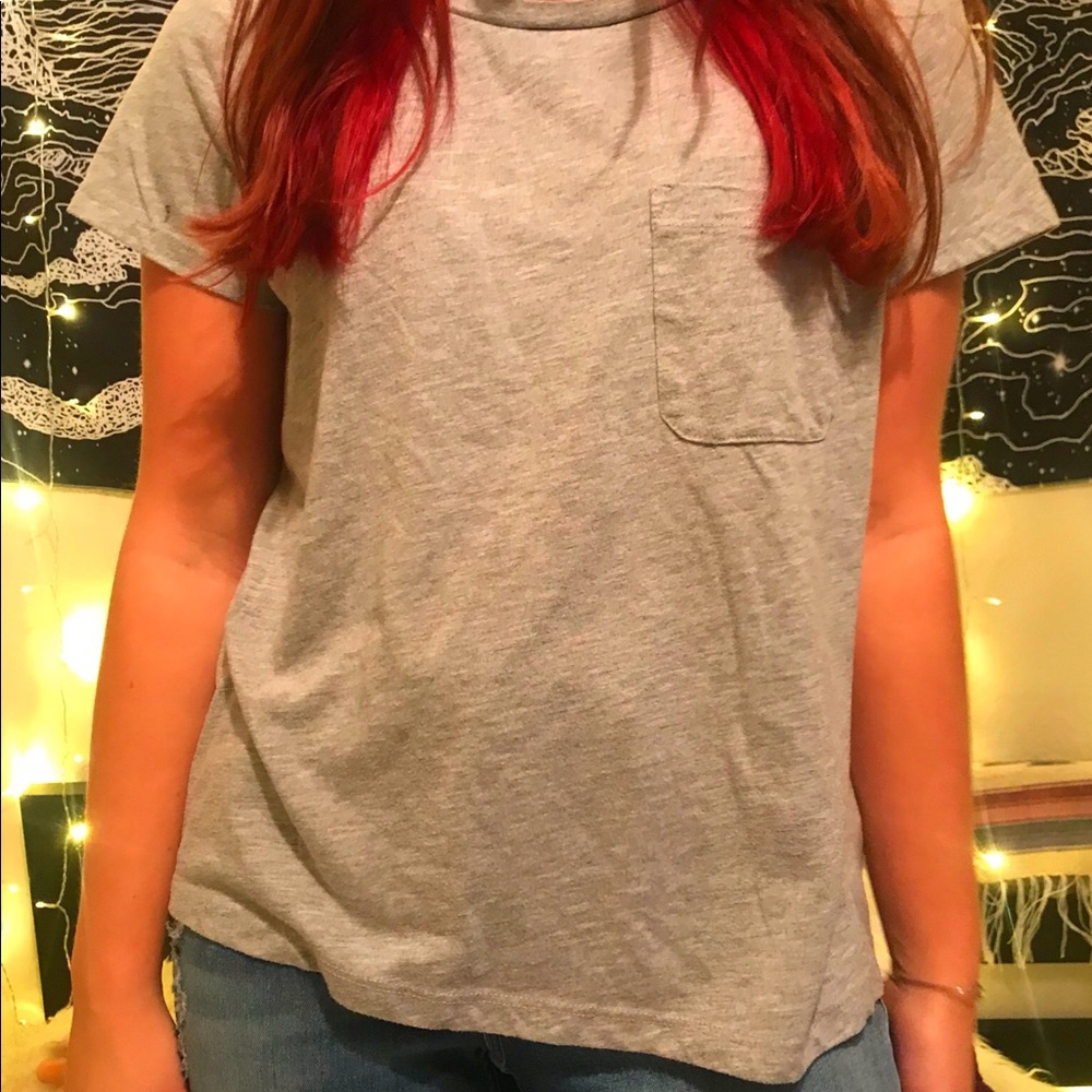 Grey tee shirt